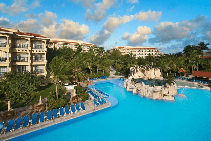 Exploring the Top Hotels for Families in Riviera Maya